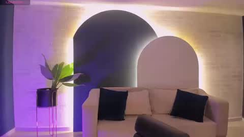  Donna Stonne  online show from September 24, 3:35 am