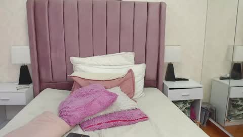 Anny online show from April 14, 3:48 pm