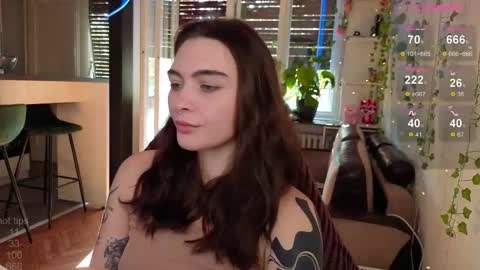 Snapshot of dorfmatratze_ chatting on October 23, 7:43 am Alice online show from October 23, 7:43 am