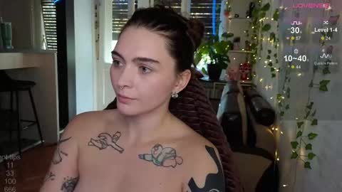 Snapshot of dorfmatratze_ chatting on October 19, 8:19 am Alice online show from October 19, 8:19 am