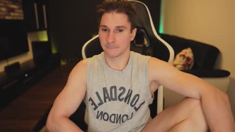 Dorian Reyes online show from February 3, 12:07 am