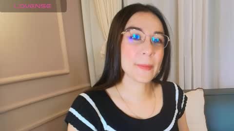dorothy_valerisse online show from March 16, 10:30 am