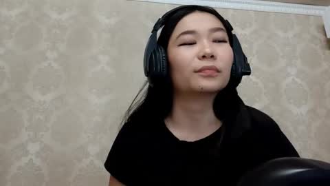 YuKi  online show from October 15, 10:16 am