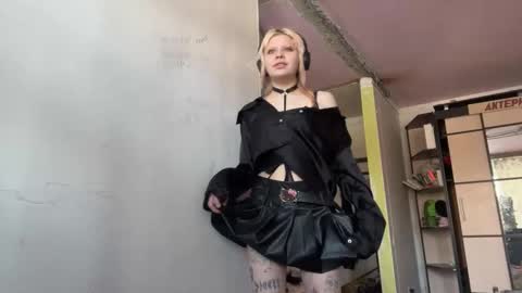 Milana online show from February 2, 9:27 am