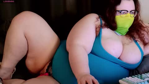 Snapshot of doublecherrybombxo chatting on October 25, 6:57 am Cherri online show from October 25, 6:57 am