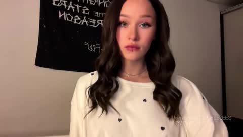 MOLLYYYY dont forget to give me a thumb up online show from November 18, 11:57 am