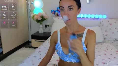 Snapshot of dragoncutey chatting on October 16, 9:42 am Katya online show from October 16, 9:42 am