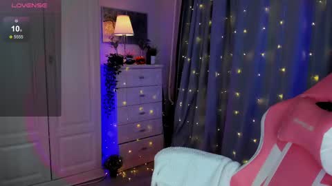 Snapshot of dreamaise chatting on March 12, 5:17 pm  Mary   pvt open    use pink and blue app lovense online show from March 12, 5:17 pm