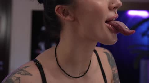 Sarah online show from April 14, 11:08 pm