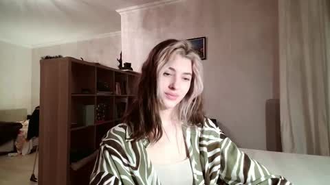 Dia online show from February 12, 3:04 pm