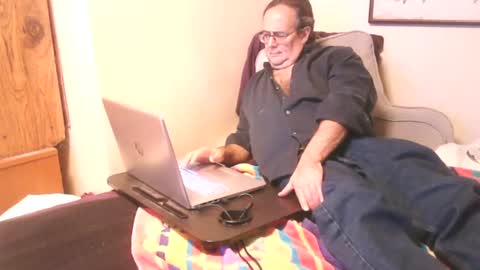 Snapshot of drfeelgood777 chatting on January 1, 5:22 am Dr. Feelgood online show from January 1, 5:22 am