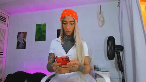 drippyorlove online show from January 12, 8:27 pm