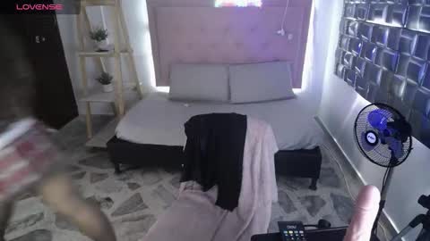 dulce__lovee online show from December 17, 5:19 pm