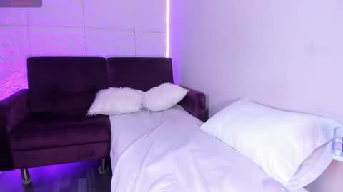 Dulce  online show from February 16, 8:18 pm