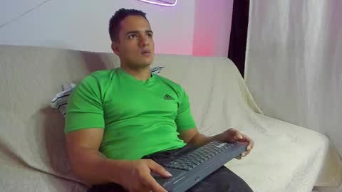dwayne_esteven10 online show from March 12, 11:19 pm