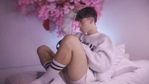 Snapshot of dwayne_xx chatting on December 24, 9:22 pm Dwayne xx online show from December 24, 9:22 pm