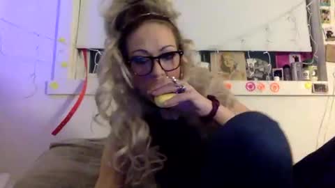 dyckandjayne online show from February 28, 11:25 am