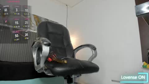 dyla_n18_ online show from May 9, 11:22 pm