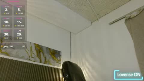 dyla_n18_ online show from October 31, 12:55 am