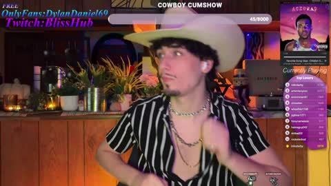 Snapshot of dylandaniel69 chatting on December 6, 10:57 pm Dylan Daniel 7.8 online show from December 6, 10:57 pm