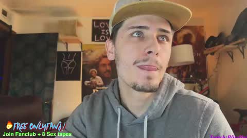 Snapshot of dylandaniel69 chatting on February 26, 8:47 pm Dylan Daniel 7.8 online show from February 26, 8:47 pm