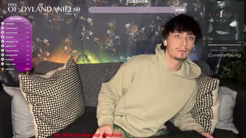 Snapshot of dylandaniel69 chatting on December 5, 9:33 am Dylan Daniel 7.8 online show from December 5, 9:33 am