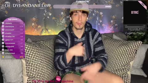 Snapshot of dylandaniel69 chatting on December 5, 6:26 am Dylan Daniel 7.8 online show from December 5, 6:26 am