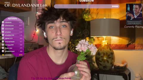 Snapshot of dylandaniel69 chatting on December 4, 7:33 am Dylan Daniel 7.8 online show from December 4, 7:33 am