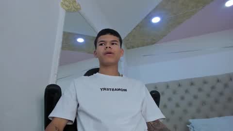 dylanroyce_ online show from March 21, 12:32 pm