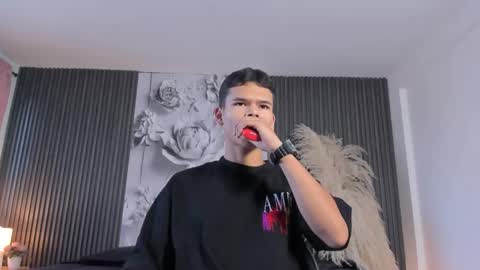 dylanroyce_ online show from March 22, 12:53 pm