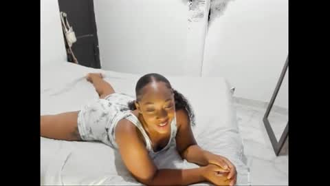 Snapshot of ebony_banks chatting on October 27, 1:49 am Liz online show from October 27, 1:49 am