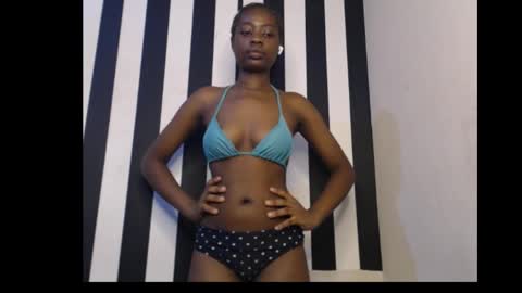 Ella online show from November 29, 8:49 pm