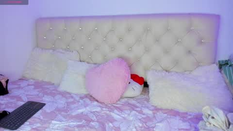 Queen Ebony online show from April 14, 1:53 am