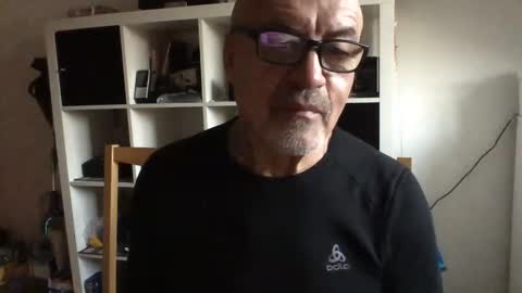 Snapshot of eddelmar chatting on March 3, 4:58 pm eddelmar online show from March 3, 4:58 pm