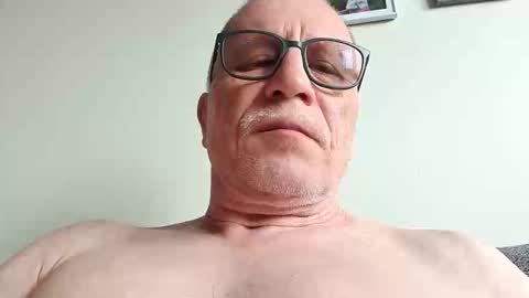 eddy0763 online show from April 14, 1:14 pm