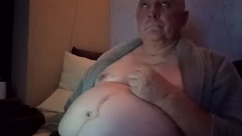 Snapshot of edje59a chatting on September 30, 12:21 am Eddy online show from September 30, 12:21 am