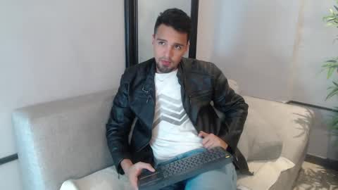 Snapshot of edward_maxx chatting on March 6, 3:46 am Eduardo online show from March 6, 3:46 am