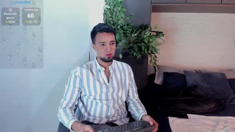 Snapshot of edward_maxx chatting on February 16, 3:26 am Eduardo online show from February 16, 3:26 am