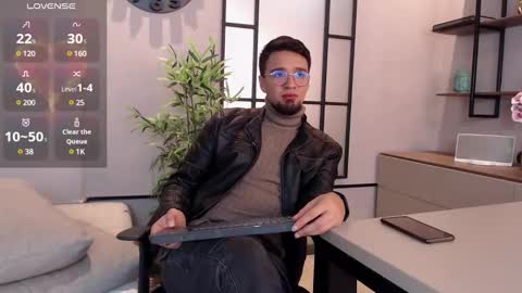 Snapshot of edward_maxx chatting on February 15, 3:42 am Eduardo online show from February 15, 3:42 am