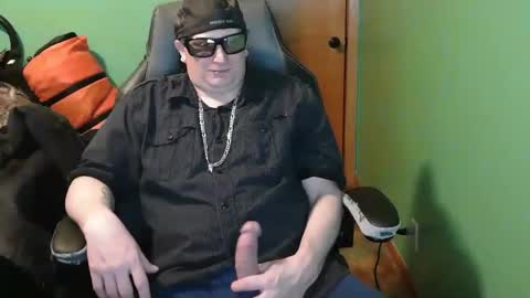 edwardaims_2please online show from April 9, 2:48 am