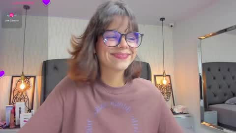  E F F Y  online show from February 21, 7:21 pm