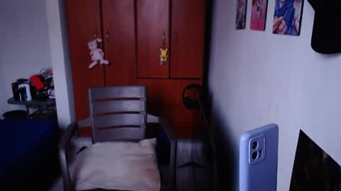 eimy_saenzz online show from April 5, 10:07 pm