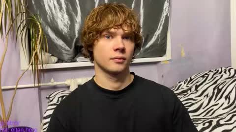 Eitan online show from November 10, 2:42 pm