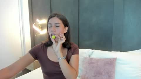 E L A I A online show from August 6, 7:23 pm