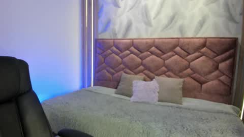 Elaia online show from October 6, 10:27 pm