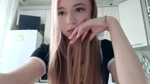 Mia online show from July 20, 10:39 am