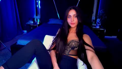 elegant_mysterious online show from September 12, 10:45 pm