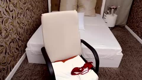 ElenaJuarez online show from January 31, 11:35 am