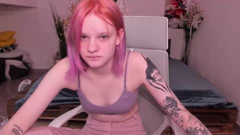 elieiza_xo online show from February 1, 9:28 am