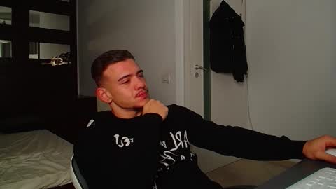 ElijahThorne online show from December 1, 6:00 am